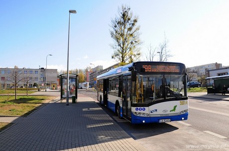 Autobus linii 198 na przystanku Białowieska, fot. Michał Kowalski