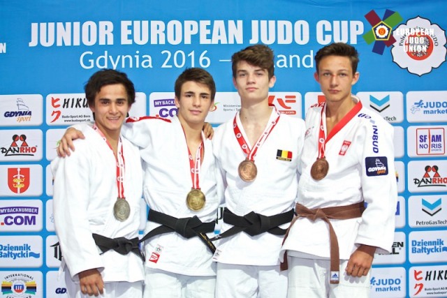 Pierwszy od prawej brązowy medalista na Pucharze Europy Juniorów w Judo Tomasz Zielski, fot. gdyniasport.pl