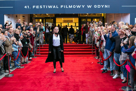 Magdalena Cielecka na czerwonym dywanie podczas 41 Festiwalu Filmowego w Gdyni, fot. Karol Stańczak
