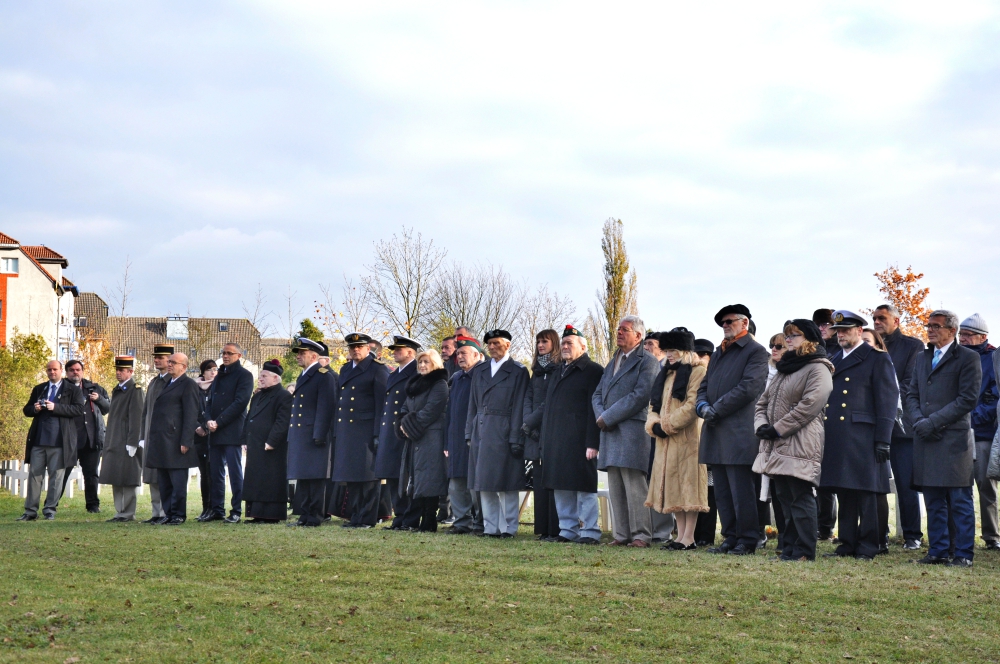 Stanisław Szwabski podczas uroczystości na cmentarzu francuskim