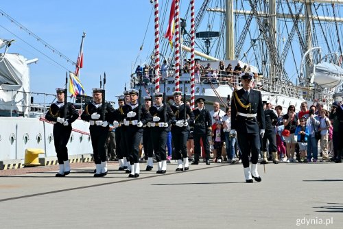 Pokaz musztry paradnej w wykonaniu Kompanii Reprezentacyjnej Marynarki Wojennej (fot. Magdalena Czernek)