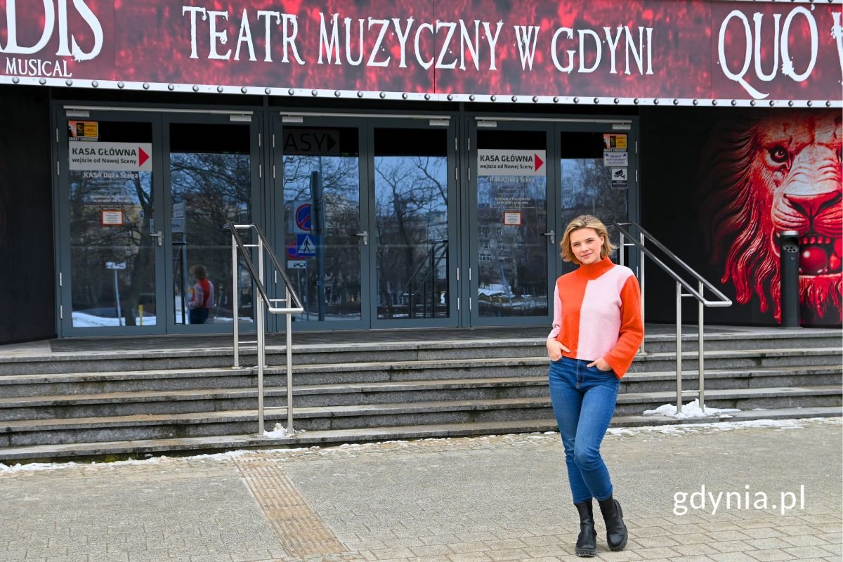 Oliwia Drożdżyk na szerokie aktorskie wody wypłynęła w Teatrze Muzycznym w Gdyni (fot. Jakub Winiewski)