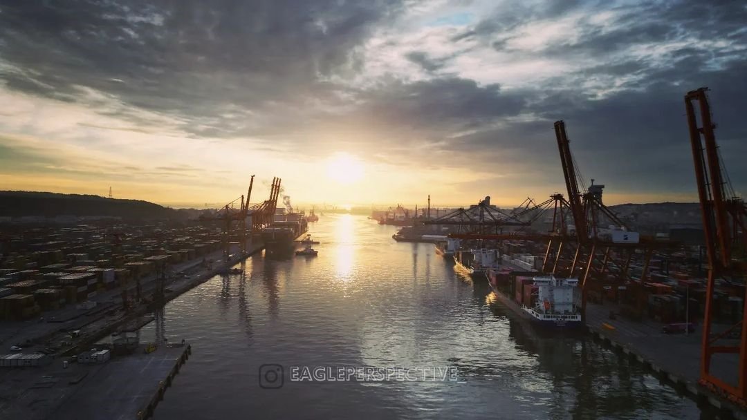 na zdjęciu gdyński port z lotu ptaka