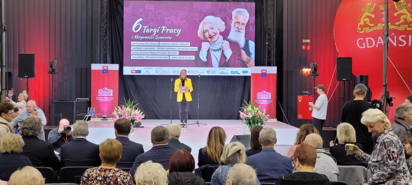 W AmberExpo trwają Targi Pracy i Aktywności Seniorów (fot. Vincent Dela Vega)