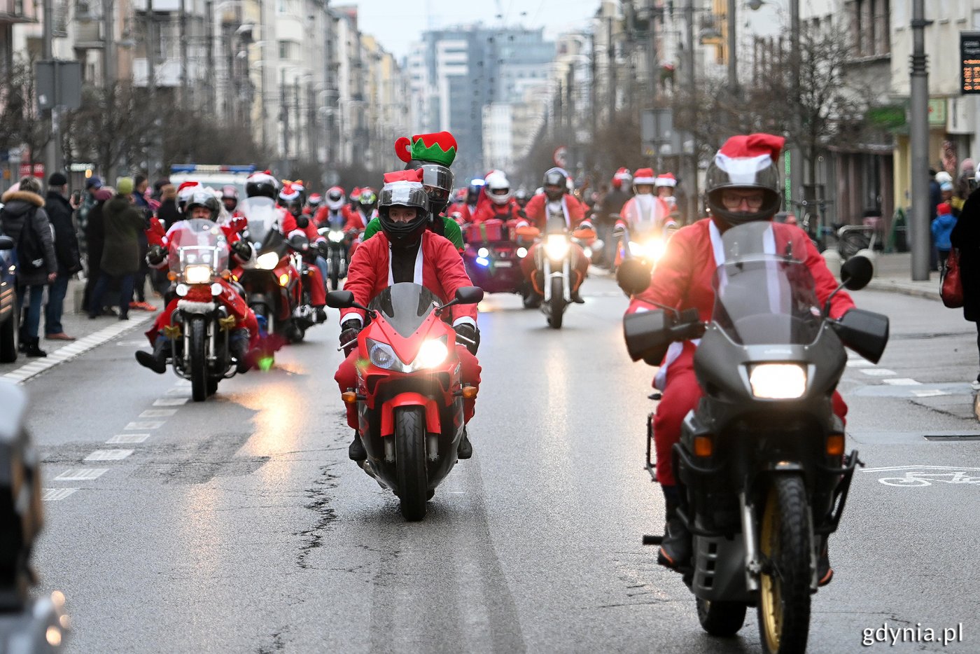 Mikołaje na motocyklach i quadach przejechali ulicami Trójmiasta (fot. Michał Puszczewicz)