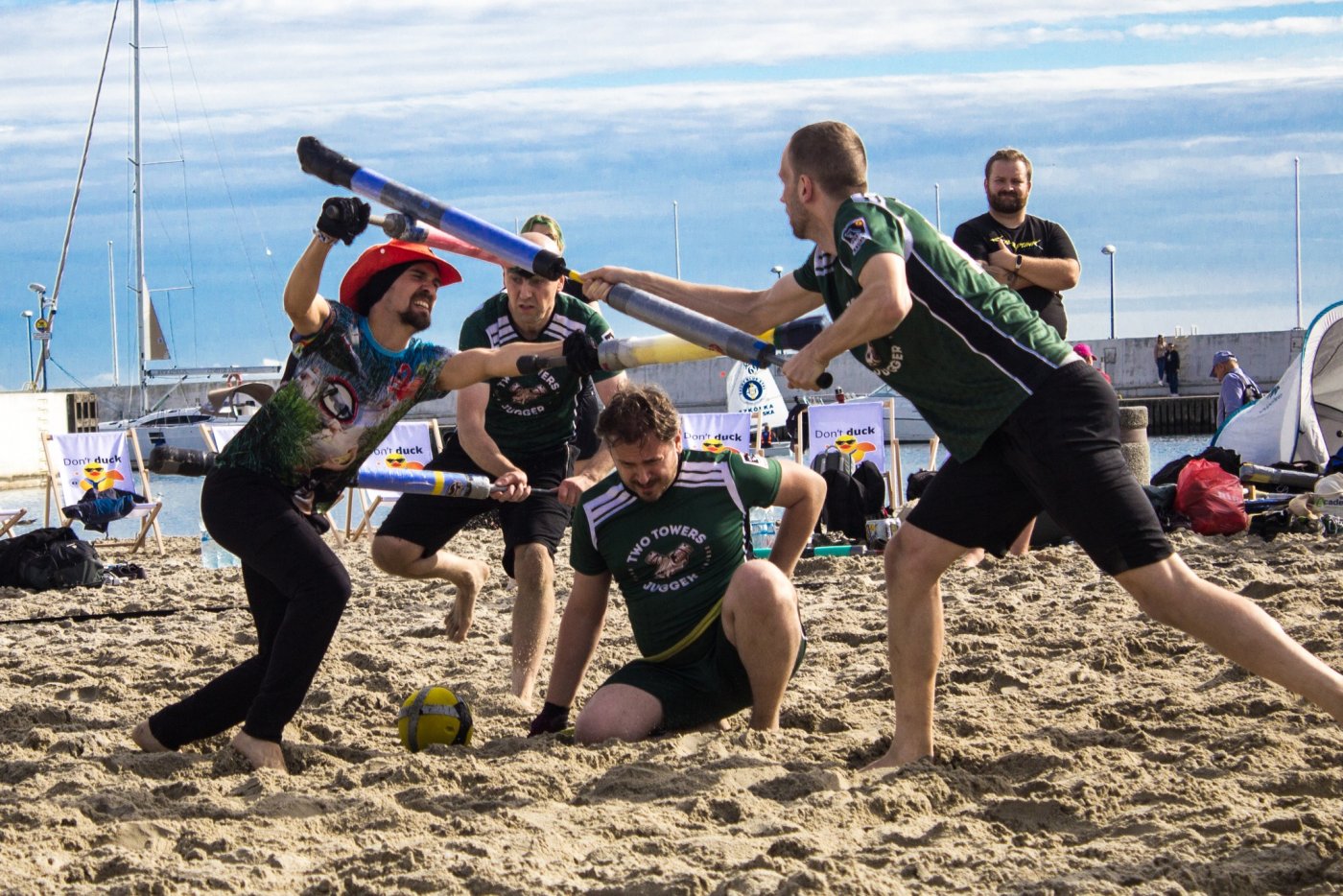 Jugger łączy elementy szermierki, futbolu i sztuk walki fot. Jugger Trójmiasto)