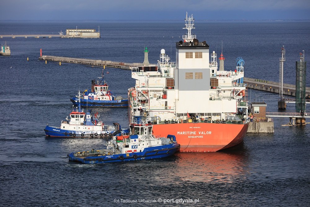 Do Portu Gdynia zawinął singapurski gigant – Maritime VALOR, który przywiózł rekordową dostawę paliwa. To aż 41,090 ton oleju napędowego. (fot. Tadeusz Urbaniak)