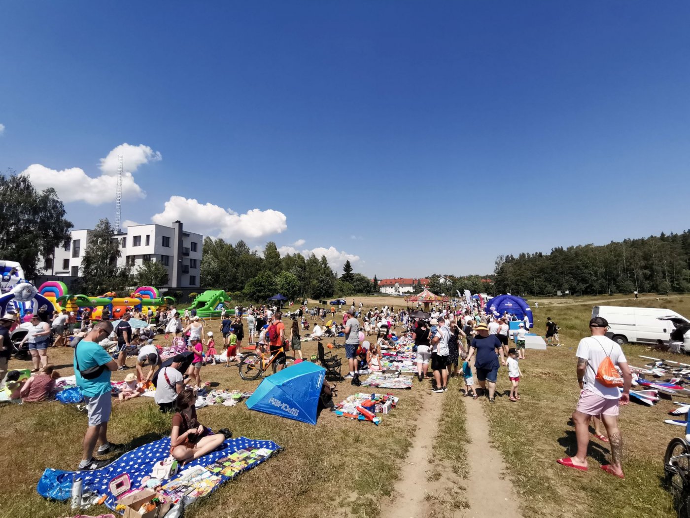 Pikniki na polanie na Chwarznie-Wiczlinie to już tradycja (fot. Marek Urbaniak)