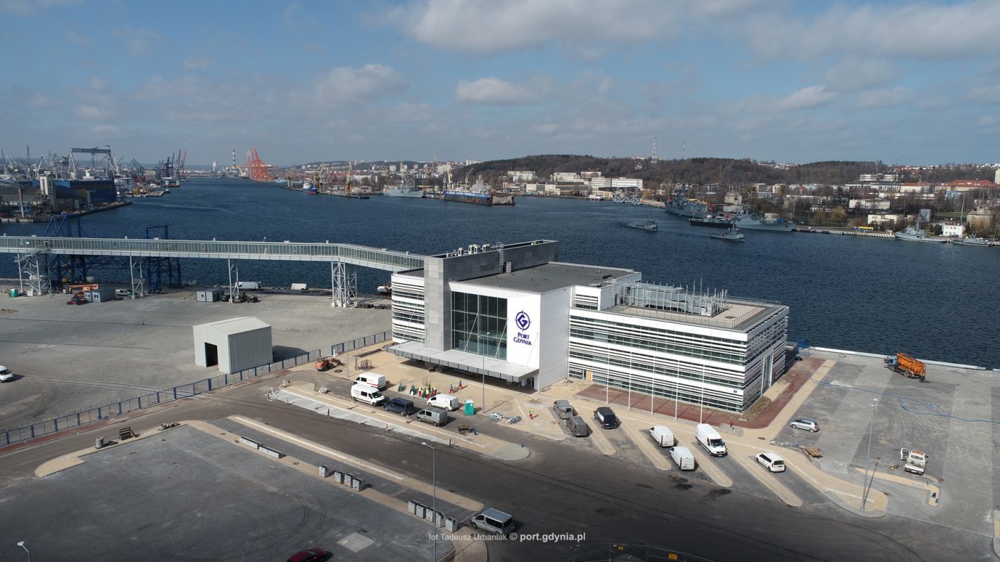 Nowy terminal promowy w Porcie Gdynia już nabrał docelowych kształtów. Budowa ma zakończyć się w czerwcu, fot. Tadeusz Urbaniak / www.port.gdynia.pl / mat. prasowe