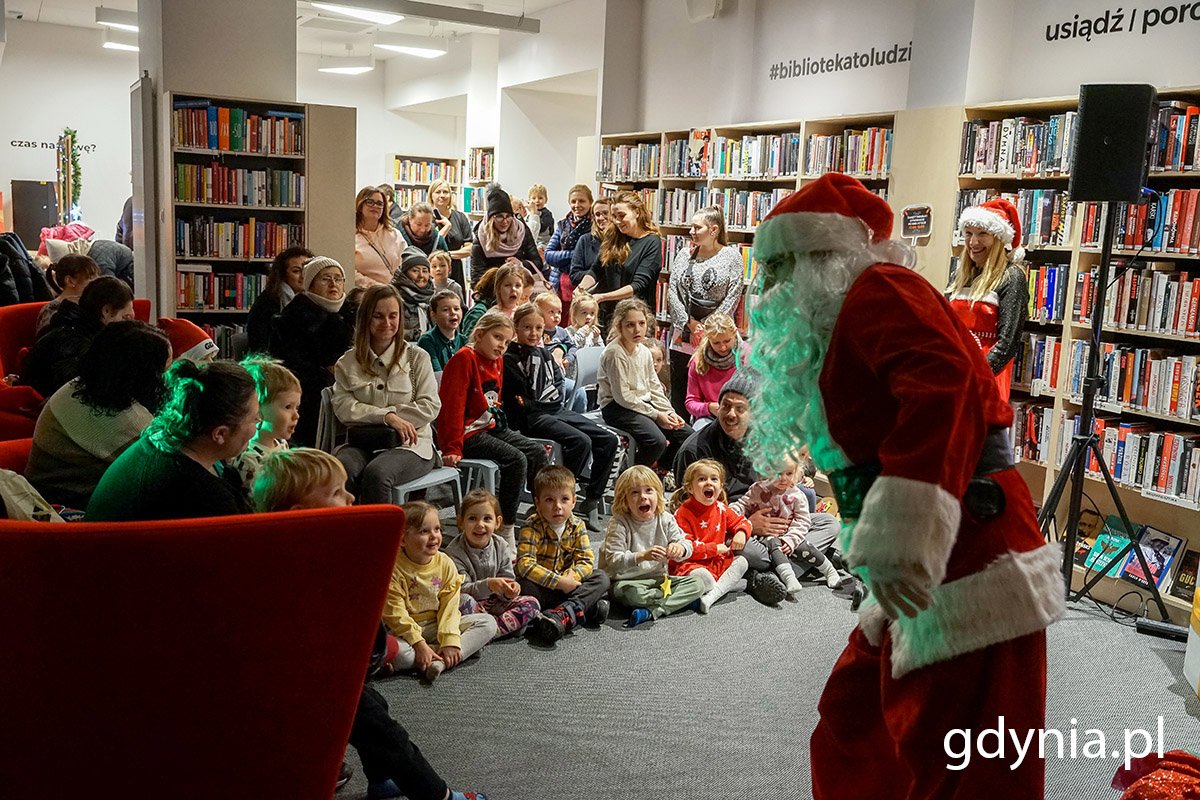 W ubiegłym roku Bibliotekę Śródmieście odwiedził św. Mikołaj (fot. Mirosław Pieślak, archiwum)