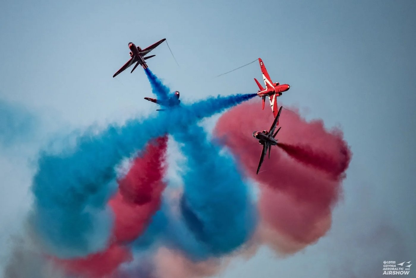 Pokazy lotnicze po raz kolejny zgromadziły tłumy miłośników podniebnych akrobacji fot. LOTOS Gdynia Aerobaltic