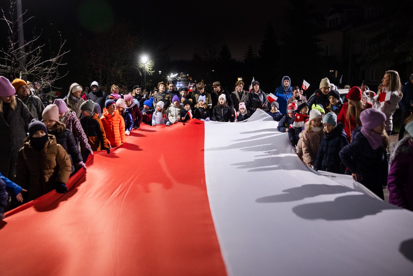 Wspólny przemarsz ulicami dzielnicy Chwarzno-Wiczlino (fot. Karol Stańczak)