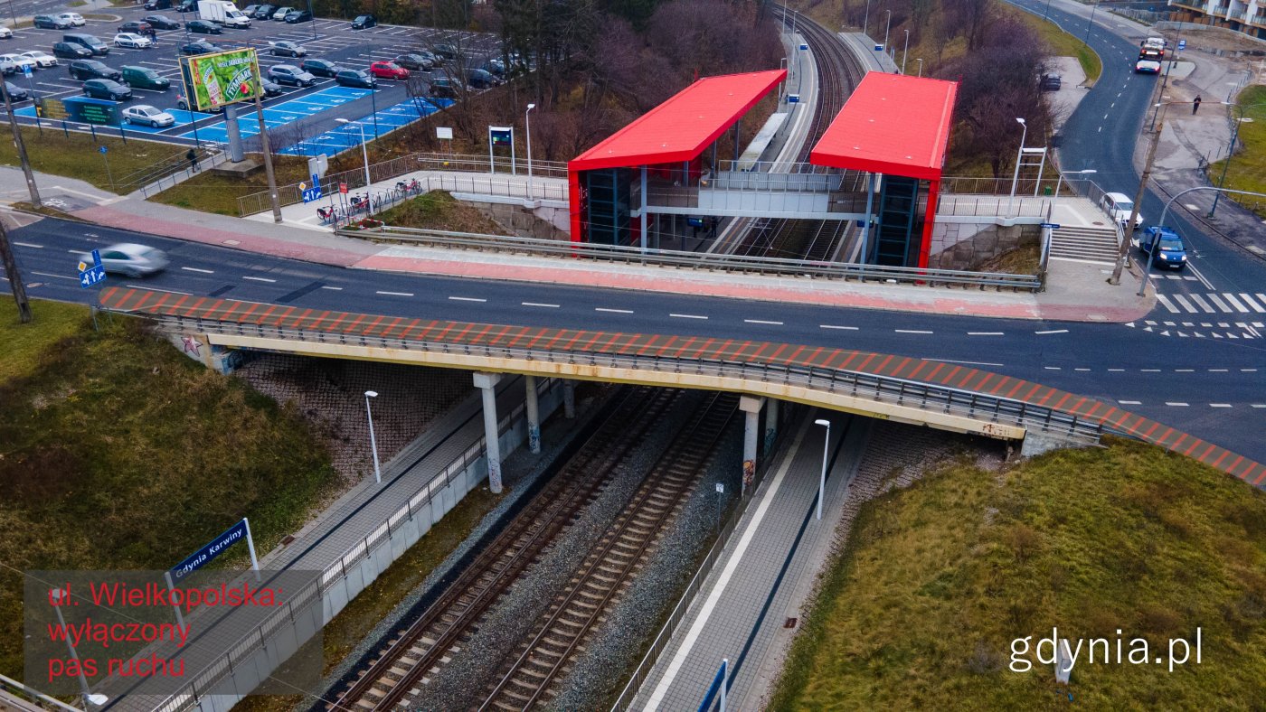 Wiadukt na węźle Karwiny – przy ul. Wielkopolskiej z zaznaczonym pasem, który zostanie wyłączony z ruchu (fot. Michał Sałata)