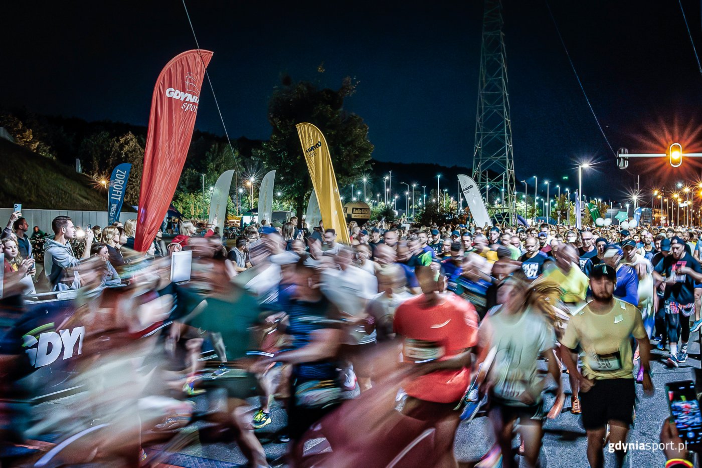 Start Nocnego Biegu Świętojańskiego w Gdyni (fot. Jacek Klejment, Wojtek Rojek / gdyniasport.pl)