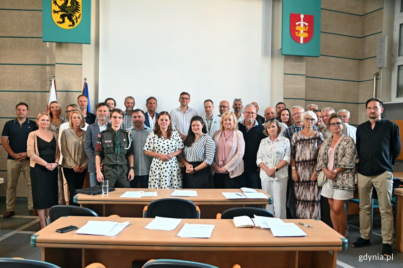 Członkowie Komitetu Obywatelskiego 100-lecia Gdyni wraz z prezydent Aleksandrą Kosiorek i Anną Chojnowską (fot. Magdalena Czernek)