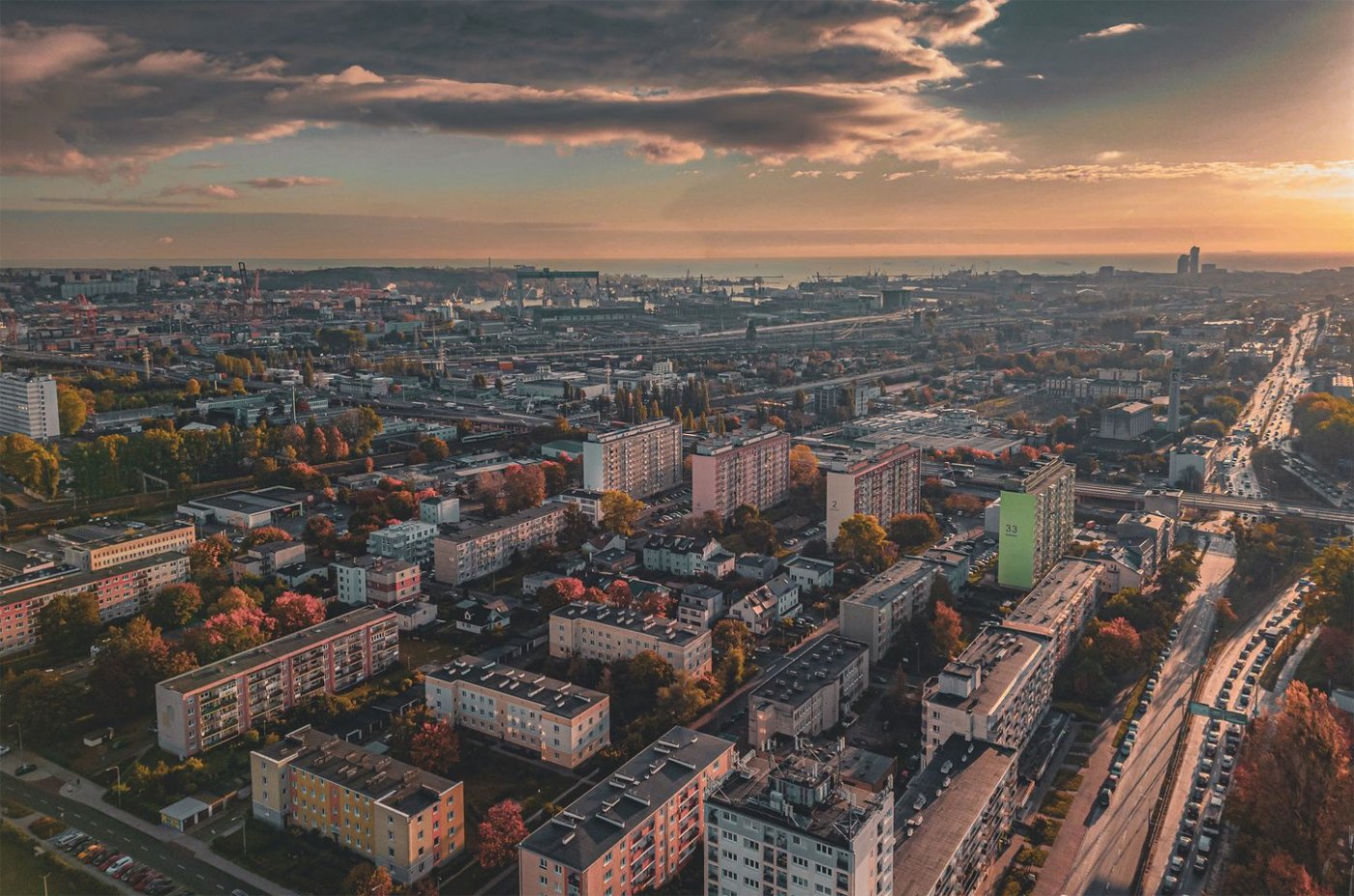 na zdjęciu jesienna Gdynia z lotu ptaka