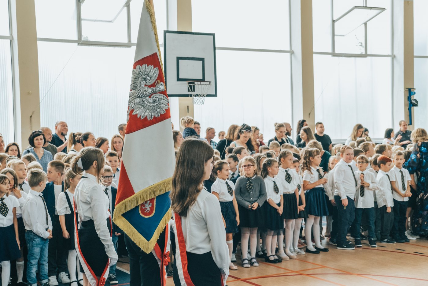 Tradycyjna uroczystość rozpoczęcia roku szkolnego odbyła się w Szkole Podstawowej nr 40 w Gdyni // fot. Filip Śmigielski