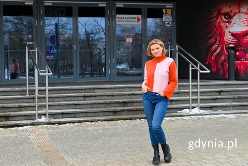 Oliwia Drożdżyk na szerokie aktorskie wody wypłynęła w Teatrze Muzycznym w Gdyni (fot. Jakub Winiewski)