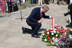 Złożenie wieńca przez Emila Rojka, wicewojewodę (fot. Magdalena Starnawska)