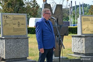 Tomasz Miegoń, dyrektor Muzeum Marynarki Wojennej, przemawiający podczas otwarcia wystawy „D-Day. Okręty polskiej Marynarki Wojennej w operacji desantowej w Normandii”