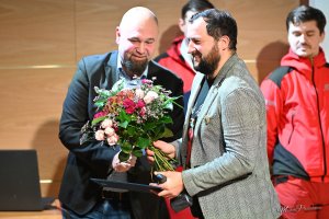 Michał Miegoń laureat Srebrnego Śledzia podczas odbierania nagrody (fot. Michał Puszczewicz)