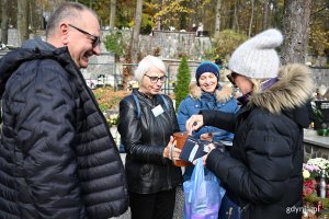 Radna miasta Joanna Zielińska podczas kwesty na Cmentarzu Witomińskim 