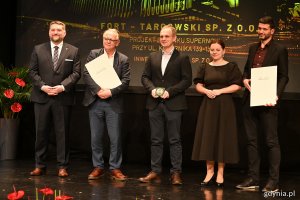 Od lewej Przewodniczący Tadeusz Szemiot, architekci Wojciech Targowski i Mateusz Targowski, Prezydent Aleksandra Kosiorek, Krzysztof Kicki- kierownik projektu z spółki SPRAVIA / fot. Michał Puszczewicz   / fot. Michał Puszczewicz