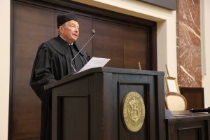 Prof. Hans Rummel, doktor honoris causa Uniwersytetu Morskiego, podczas wygłaszania okolicznościowego wykładu