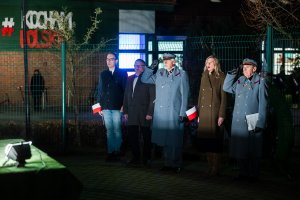 Przedstawiciele władz samorządowych oraz wojska. Na zdjęciu m.in. Jakub Ubych, radny (fot. Karol Stańczak)