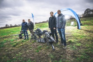 Zespół pracujący nad latającym motocyklem