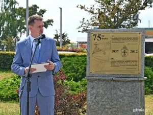 Mariusz Dajas, dyrektor Wojskowego Archiwum w Gdyni, przemawiający podczas otwarcia wystawy „D-Day. Okręty polskiej Marynarki Wojennej w operacji desantowej w Normandii” 