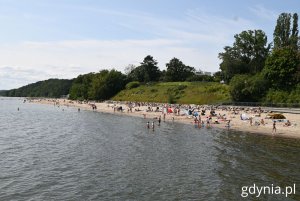 Widok na plażę oraz Promenadę Królowej Marysieńki (fot. Magdalena Starnawska)