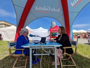 Beata Szewczyk i Maja Wagner, naczelnik Wydziału Kultury w studiu plenerowym Radia Gdańsk