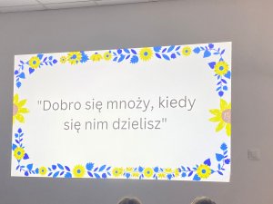 Napis: Dobro się mnoży, kiedy się nim dzielisz