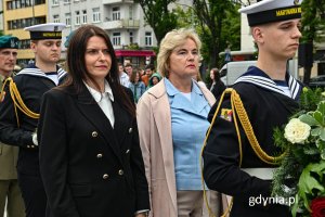 Składanie wiązanek okolicznościowych przez poszczególne delegacje, fot. Michał Sałata