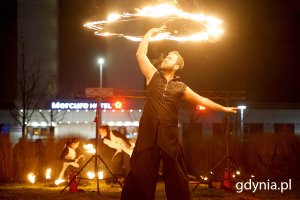 Fireshow  w wykonaniu Teatru NAM-TARA 