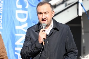 Tomasz Augustyniak, wiceprezydent Gdyni złożył najlepsze życzenia seniorom (fot. Michał Puszczewicz)