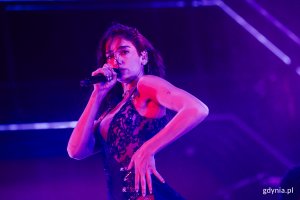 Na scenie Dua Lipa na Open'erze 2024 (uwaga, pobranie zdjęcia wymaga zgody redakcji gdynia.pl)