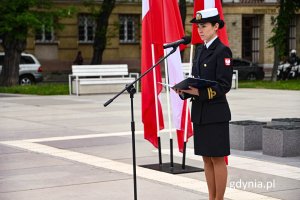 Odczytanie rozkazu przez ppor. mar. Natalia Żuk, fot. Michał Sałata