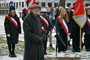 Jerzy Grzywacz – żołnierz AK i prezes okręgu pomorskiego Światowego Związku Żołnierzy Armii Krajowej przemawiający podczas uroczystości z okazji 83. rocznicy utworzenia AK 