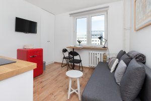 Apartament 3 Maja 36/48, widok na pokój z aneksem kuchennym