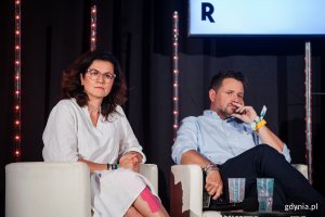 Na zdjęciu (od lewej): Aleksandra Dulkiewicz, prezydent Gdańska, Rafał Trzaskowski, prezydent Warszawy. Panel let's talk (fot. Karol Stańczak)