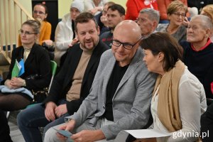 Na zdj. m.in: wiceprezydent Bartłomiej Austen, przewodniczący Rady Dzielnicy Karwiny Adam Skurat i dyrektorka ZSP nr 2 Anna Wilczyńska