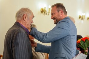 Medale wręczył wiceprezydent Gdyni ds. rozwoju Marek Łucyk / fot. M. Kozłowski