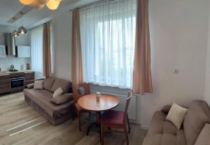 Apartament Gdynia 99 - widok na salon z aneksem kuchennym