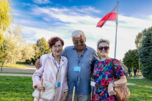 Festyn rodzinny na Obłużu „Świętuj koniec wakacji z uśmiechem!” Radni Dzielnicy Obłuże (od lewej) Maria Borkowska, Bennon Nagórski, Karolina Waluszewska-Niewadzi