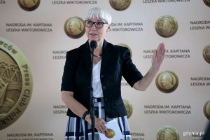 Joanna Zielińska - przewodnicząca Rady Miasta Gdyni i członkini kapituły nagrody podczas wygłaszania laudacji na uroczystości wręczenia Nagrody im. Kapitana Leszka Wiktorowicza // fot. Przemysław Kozłowski