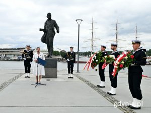 Prezydentka Gdyni Aleksandra Kosiorek podczas uroczystości z okazji 161. rocznicy urodzin inż. Tadeusza Wendy