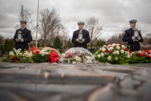 Uroczystości przy Kwaterze Pamięci na cmentarzu Marynarki Wojennej