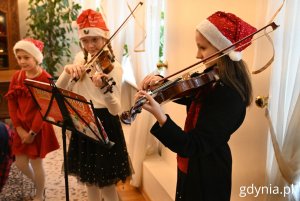 Utwór „Cicha Noc" zostały wykonany przy akompaniamencie skrzypiec (fot. Magdalena Starnawska)